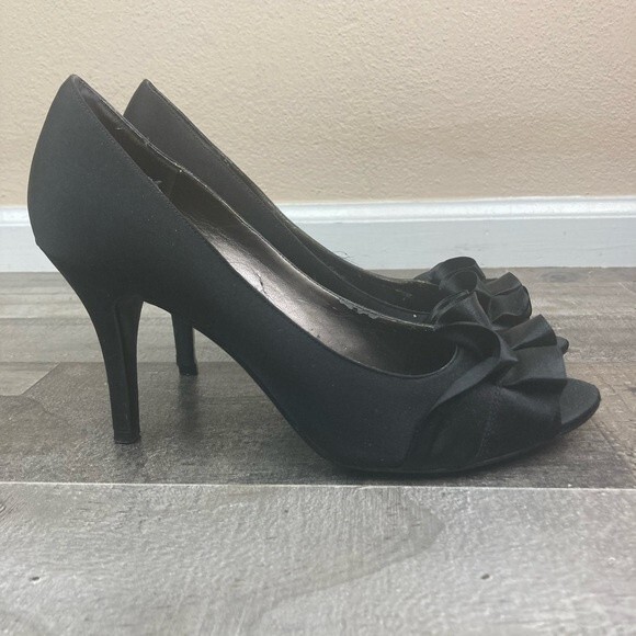 The Touch of Nina Black Open-toed Women's Heels Size 8US - Picture 1 of 13